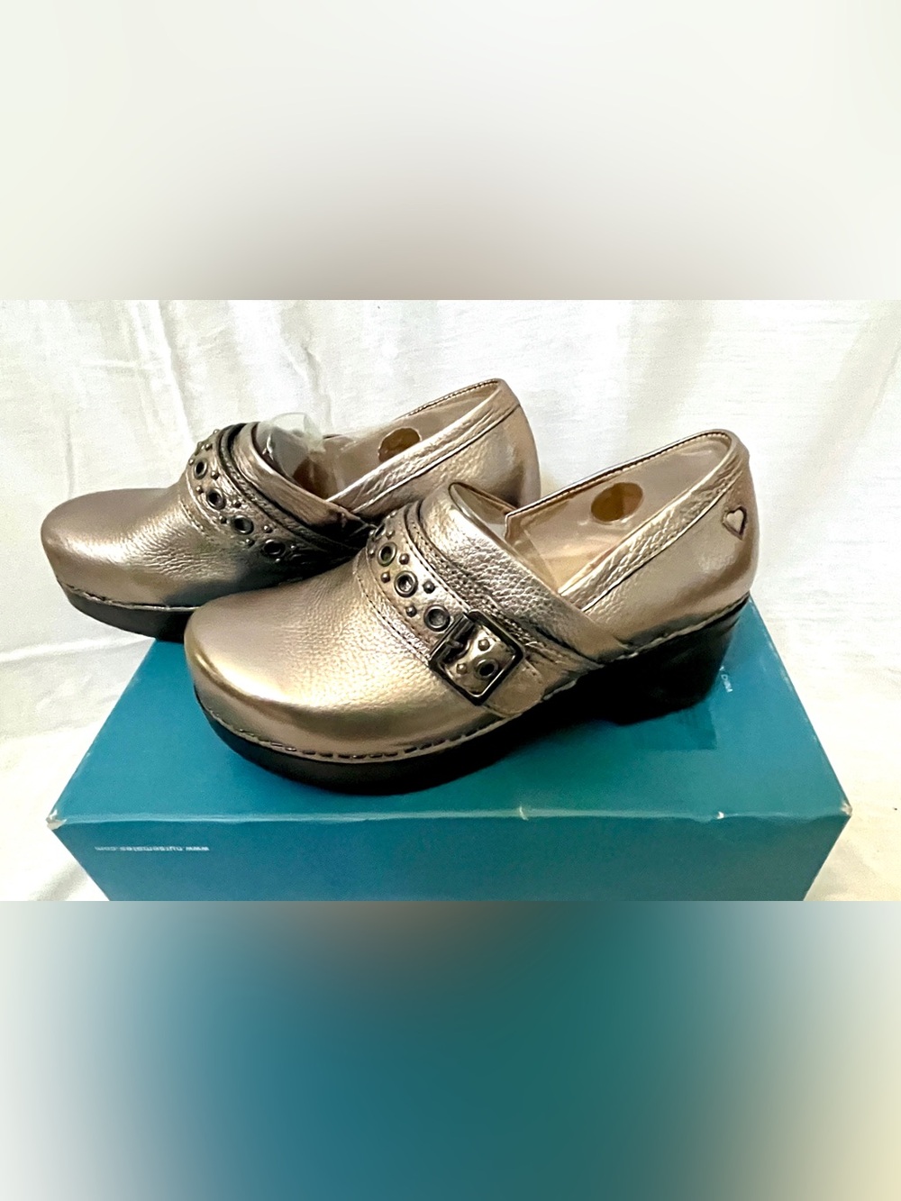 Nurse Mates Leather Metallic Gold Slip-On Clog with Studded Strap Sz 7.5